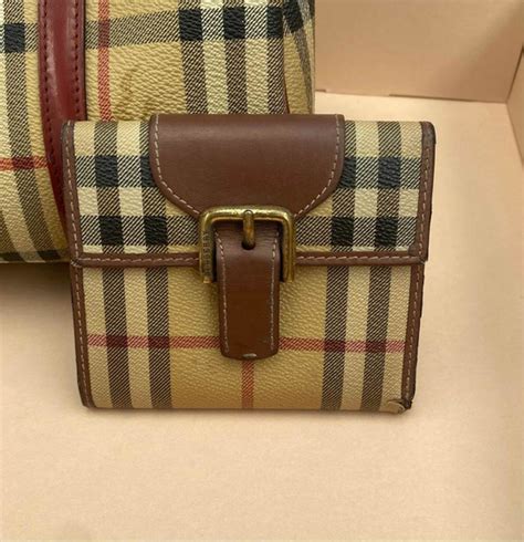 como saber si una cartera burberry es original|Cómo reconocer un Burberry falso .